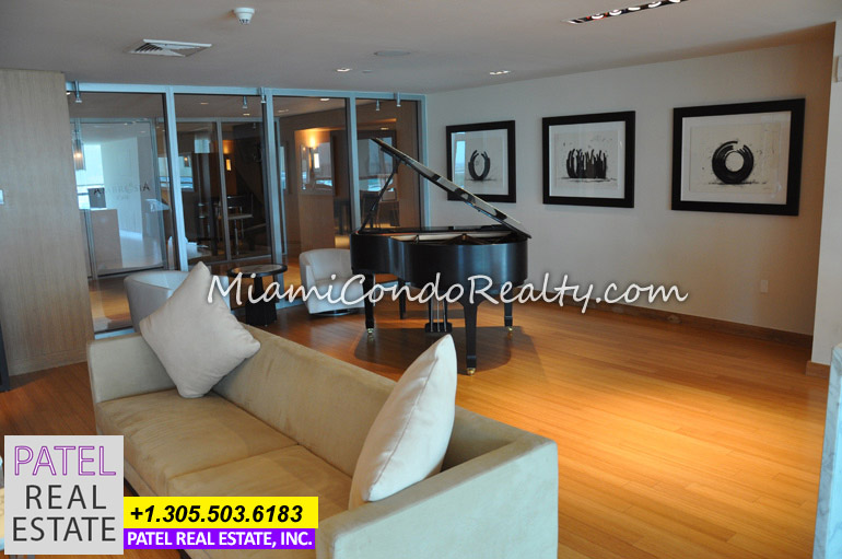 Photo of 900 Biscayne Bay Lounge