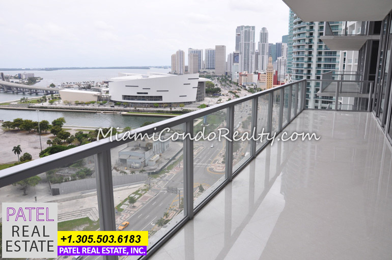 Photo of the view and terrace on a Marquis Condo in Miami